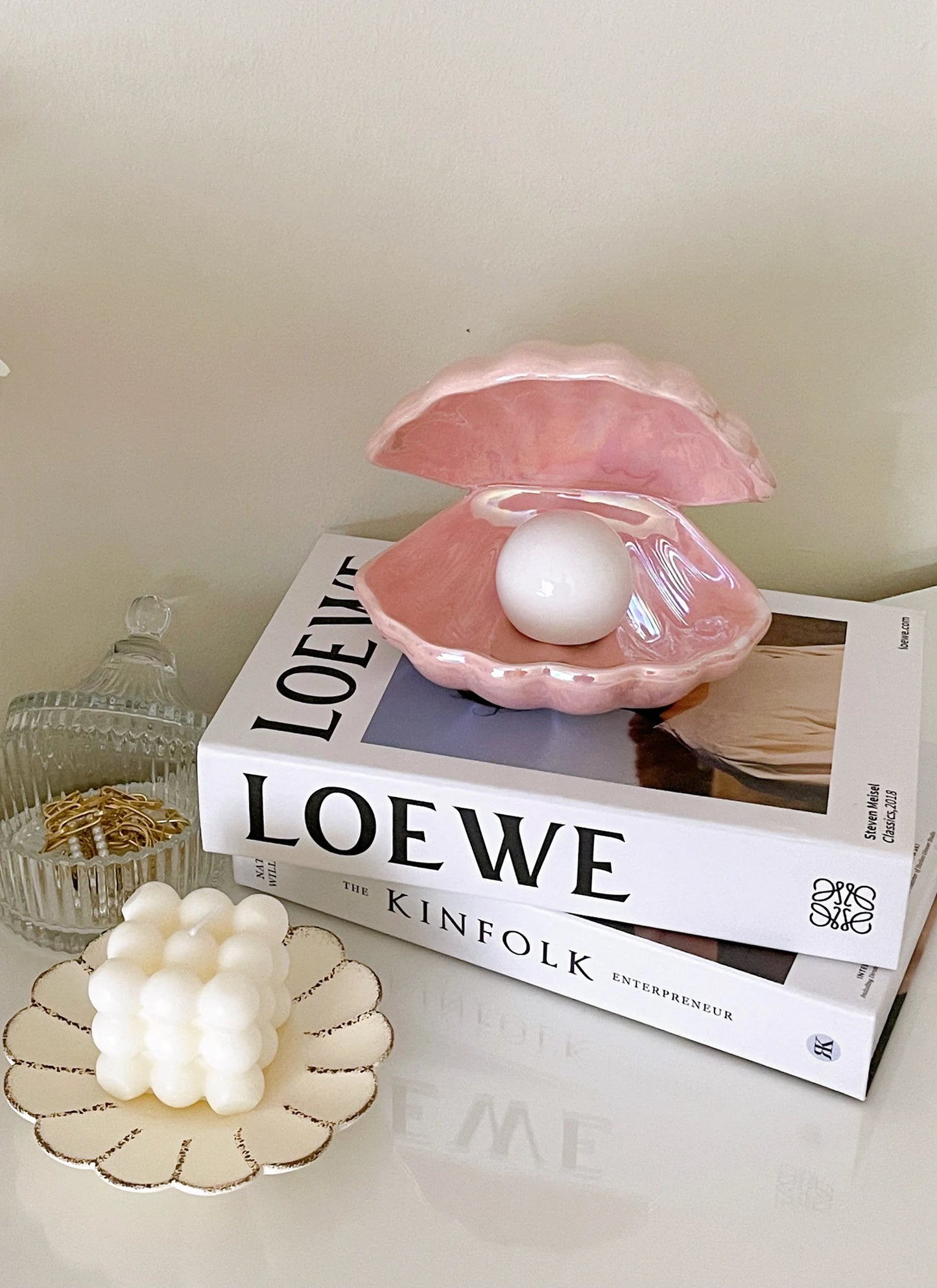 PearlGlow: Ceramic Shell Night Light for Elegant Bedroom Decor