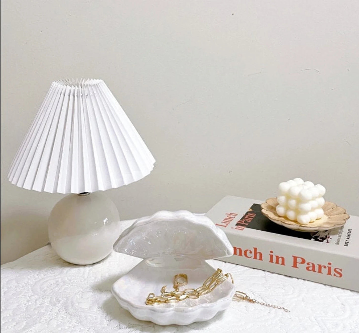 PearlGlow: Ceramic Shell Night Light for Elegant Bedroom Decor